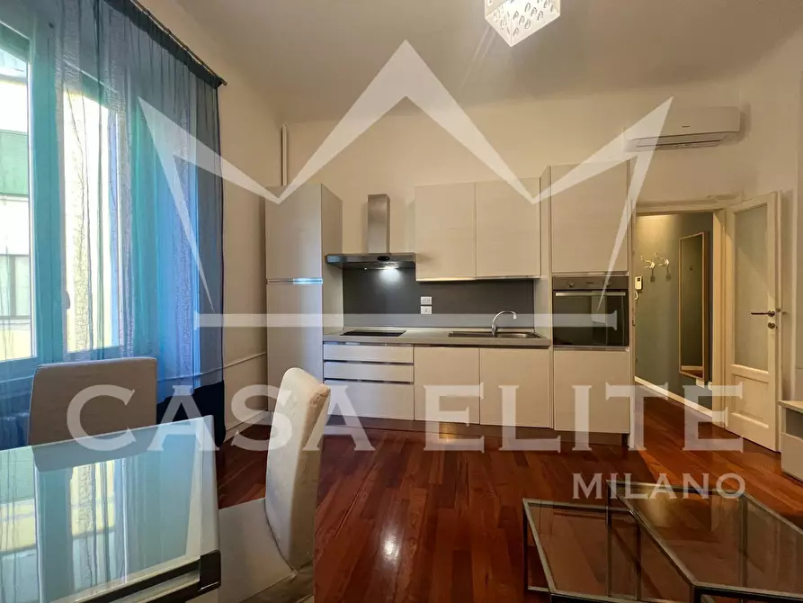 Immagine 23 di Appartamento in vendita  in Viale Abruzzi a Milano