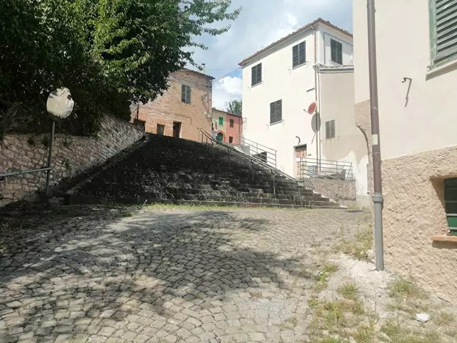 Immagine 30 di Appartamento in vendita  in piazza Balducci a Poggio San Vicino