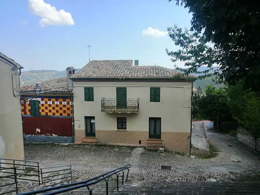 Immagine 2 di Appartamento in vendita  in piazza Balducci a Poggio San Vicino