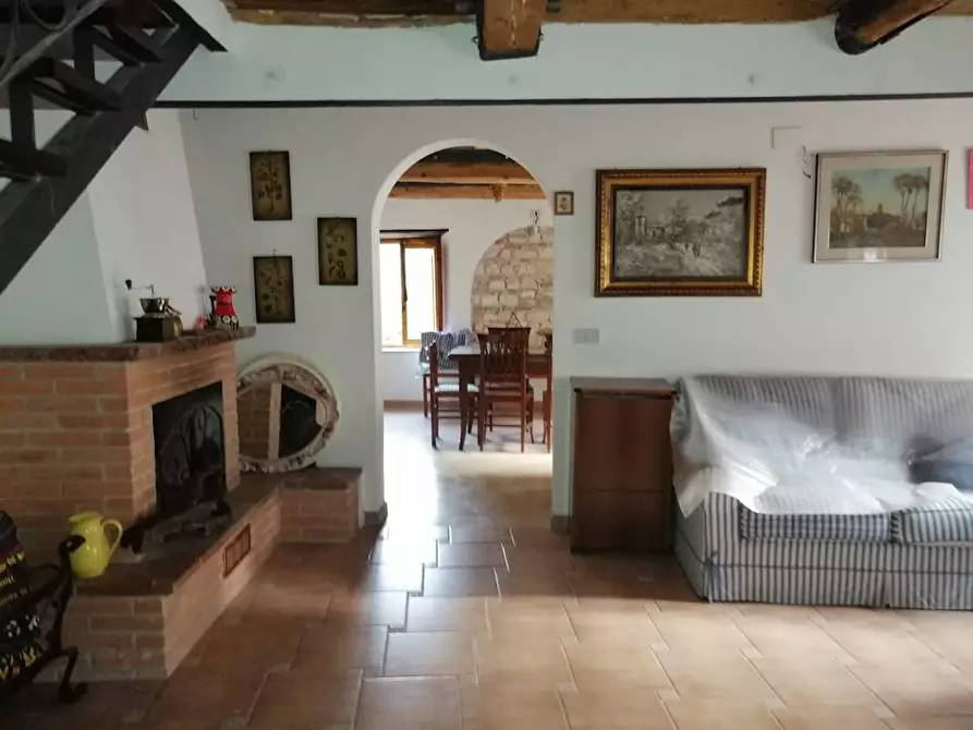 Immagine 19 di Appartamento in vendita  in piazza Balducci a Poggio San Vicino