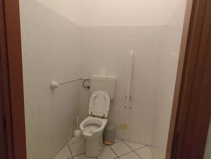 Immagine 4 di Attività commerciale in vendita  in via ugo foscolo a Monfalcone