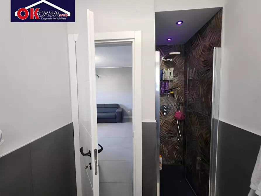 Immagine 17 di Appartamento in vendita  in via pò a Peschiera Del Garda