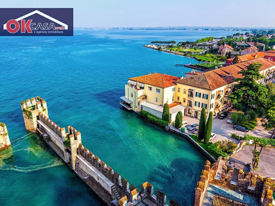 Immagine 21 di Appartamento in vendita  in fratelli Cairoli a Sirmione