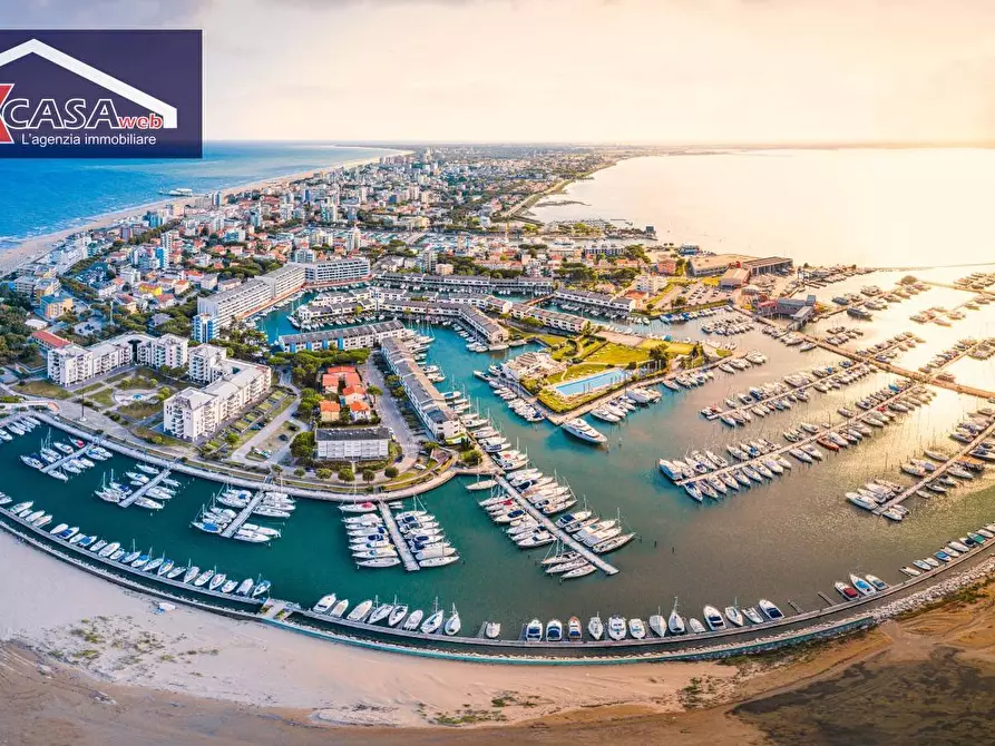 Immagine 4 di Attività commerciale in affitto  in Via lungomare a Lignano Sabbiadoro