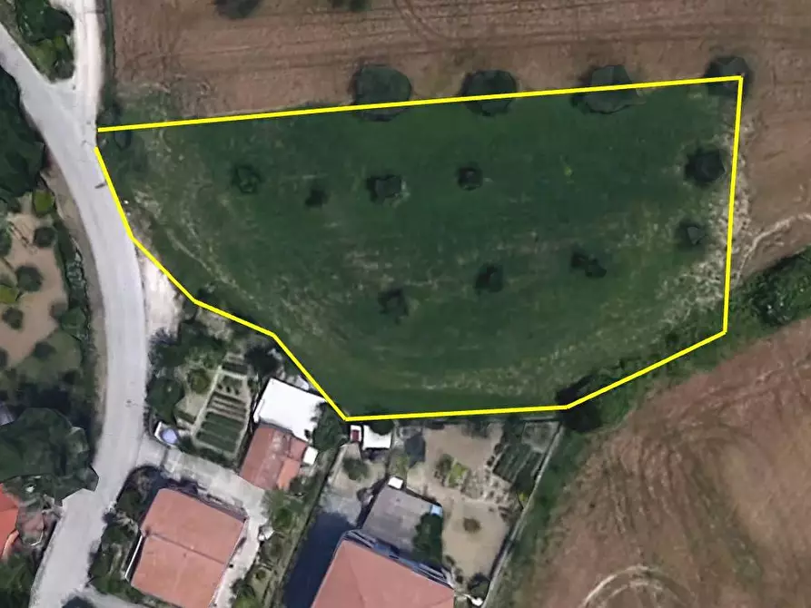Immagine 2 di Terreno residenziale in vendita  in Via Salara a Castellalto