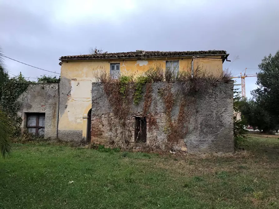 Immagine 5 di Rustico / casale in vendita  in Via della Madonna a Bellante