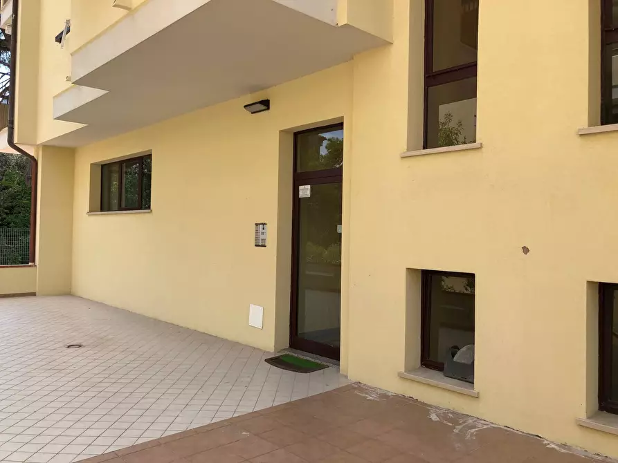 Immagine 7 di Locale commerciale in vendita  in Via Roma a Silvi