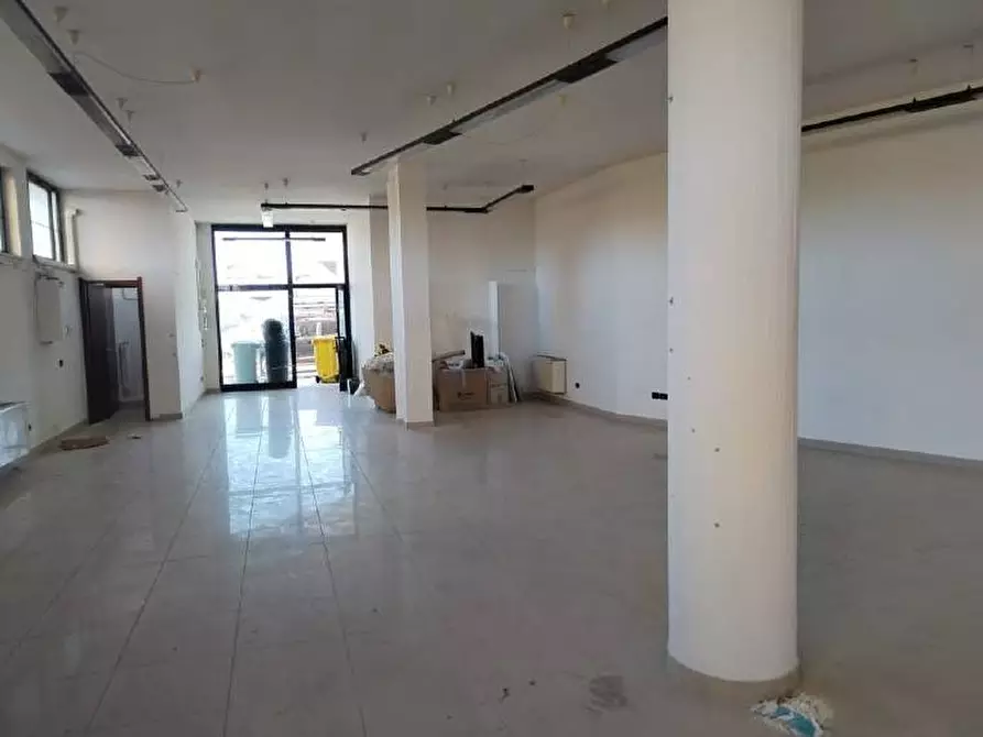 Immagine 8 di Locale commerciale in vendita  in Via Nazionale per Teramo a Giulianova