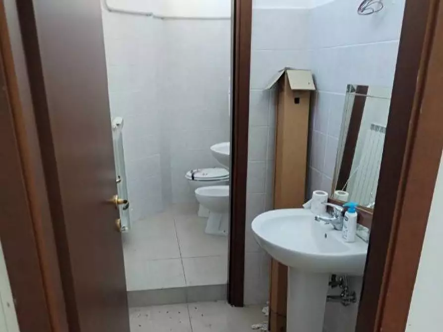 Immagine 10 di Locale commerciale in vendita  in Via Nazionale per Teramo a Giulianova