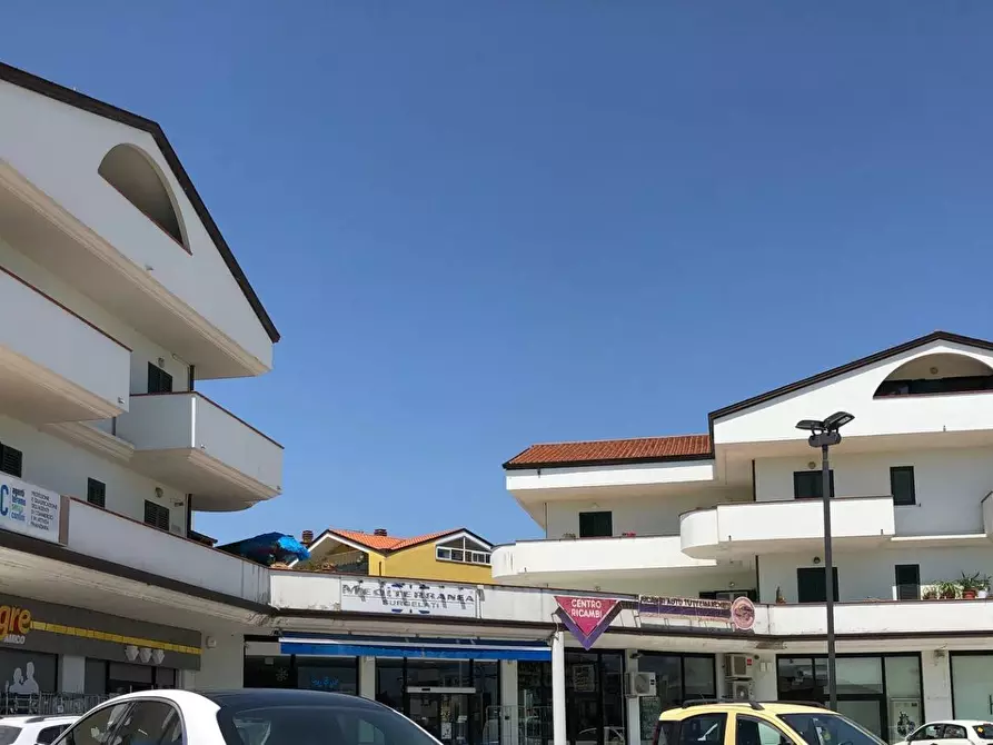 Immagine 2 di Locale commerciale in vendita  in Via Nazionale per Teramo a Giulianova