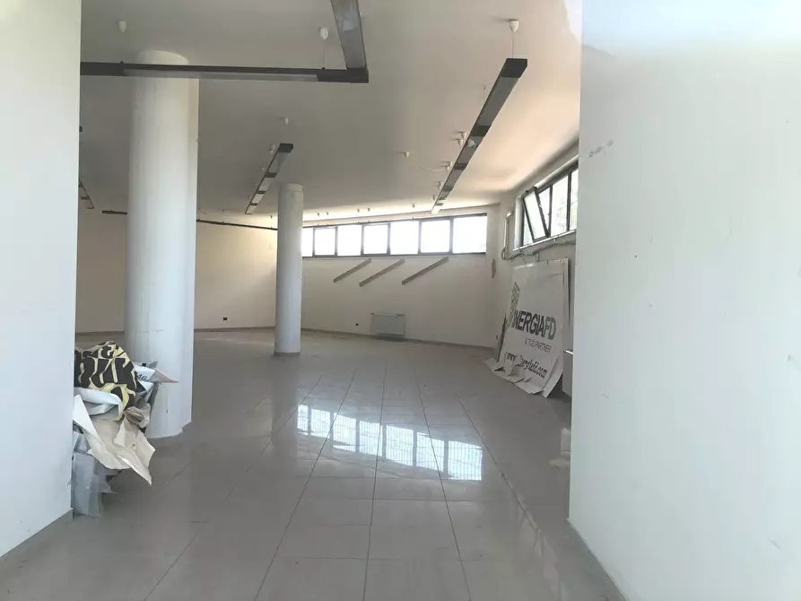 Immagine 6 di Locale commerciale in vendita  in Via Nazionale per Teramo a Giulianova