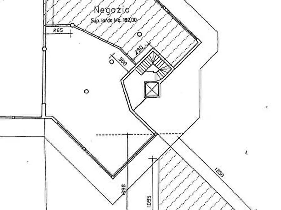 Immagine 12 di Locale commerciale in vendita  in Via Nazionale per Teramo a Giulianova