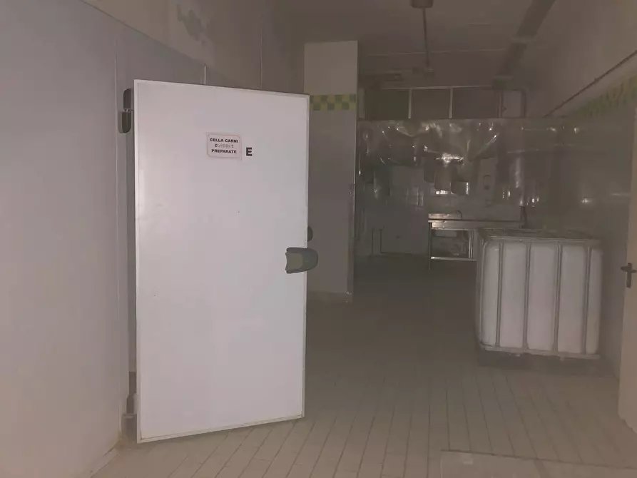 Immagine 9 di Capannone industriale in vendita  in Via Masci a Roseto Degli Abruzzi