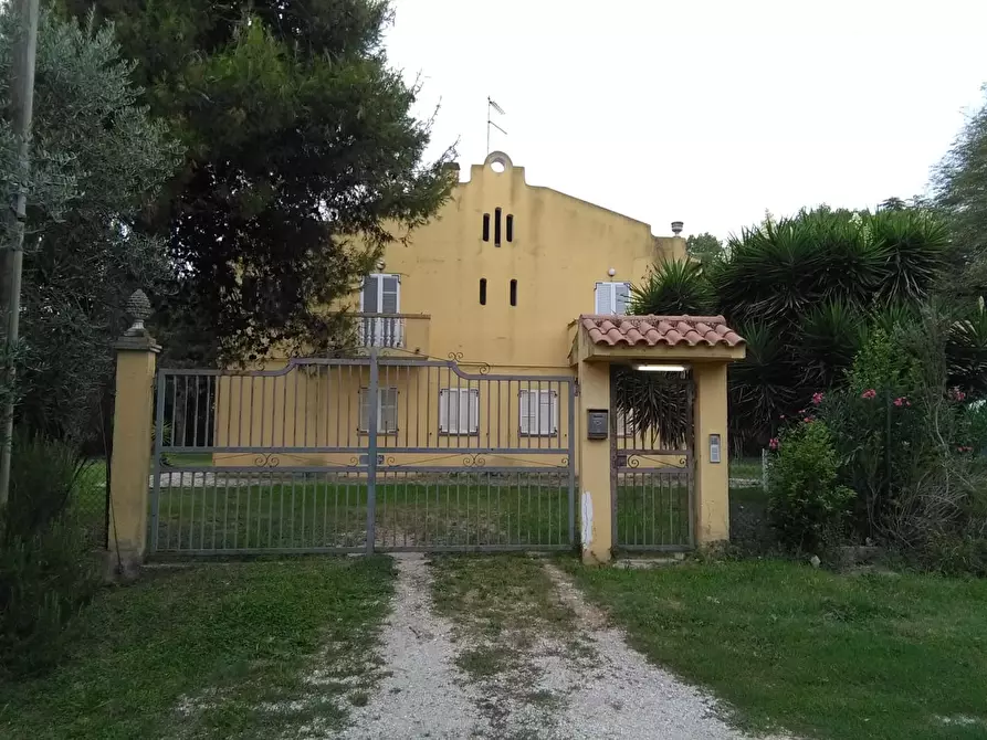 Immagine 2 di Villa in vendita  in Via Galilei a Giulianova