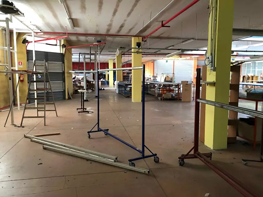 Immagine 20 di Capannone industriale in vendita  in VIA MOLINO FLAIANI a Corropoli