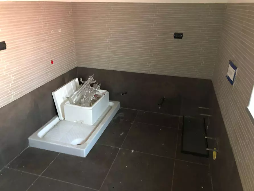 Immagine 27 di Capannone industriale in vendita  in Via Masci a Roseto Degli Abruzzi