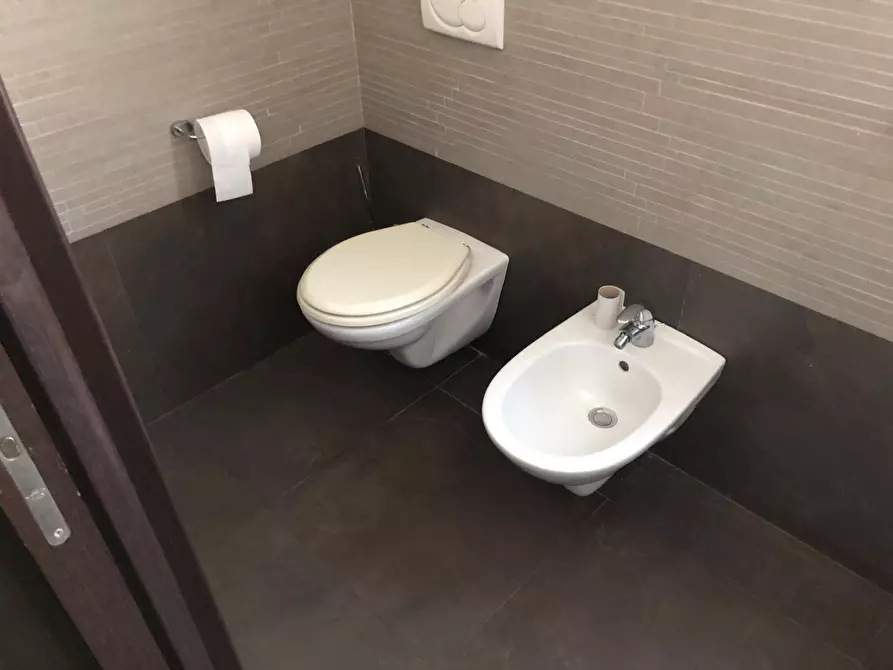 Immagine 23 di Locale commerciale in vendita  in Via Masci a Roseto Degli Abruzzi