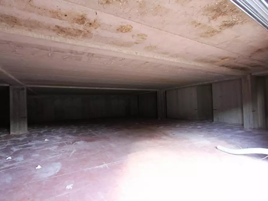 Immagine 16 di Locale commerciale in affitto  in VIA PASQUALE ROSSI a Cosenza