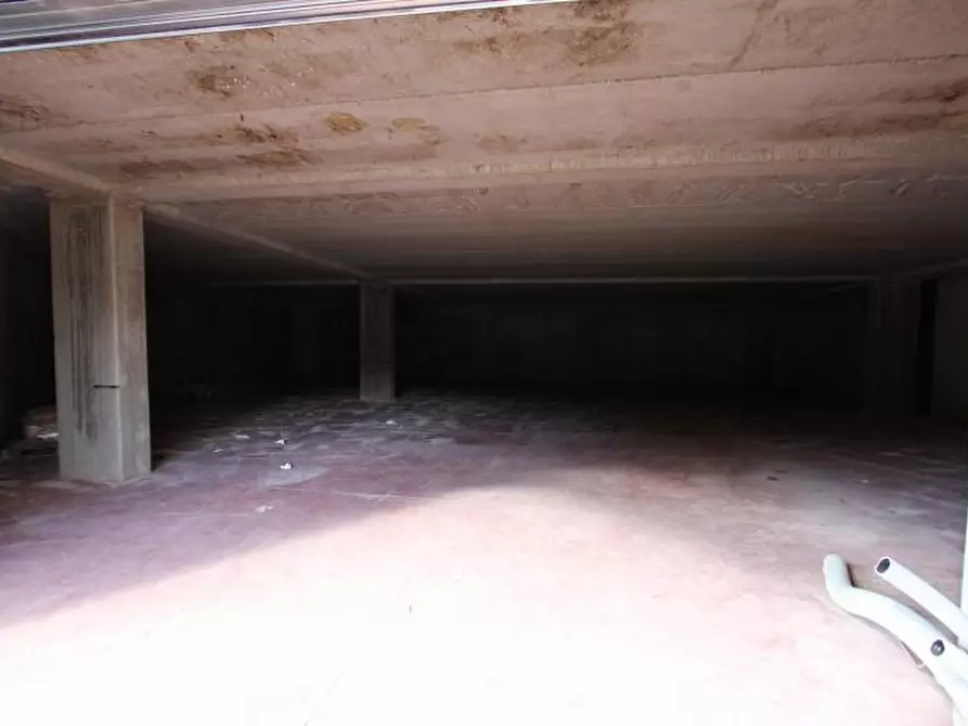 Immagine 17 di Locale commerciale in affitto  in VIA PASQUALE ROSSI a Cosenza