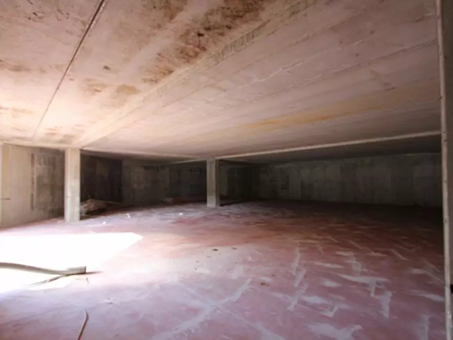 Immagine 18 di Locale commerciale in affitto  in VIA PASQUALE ROSSI a Cosenza