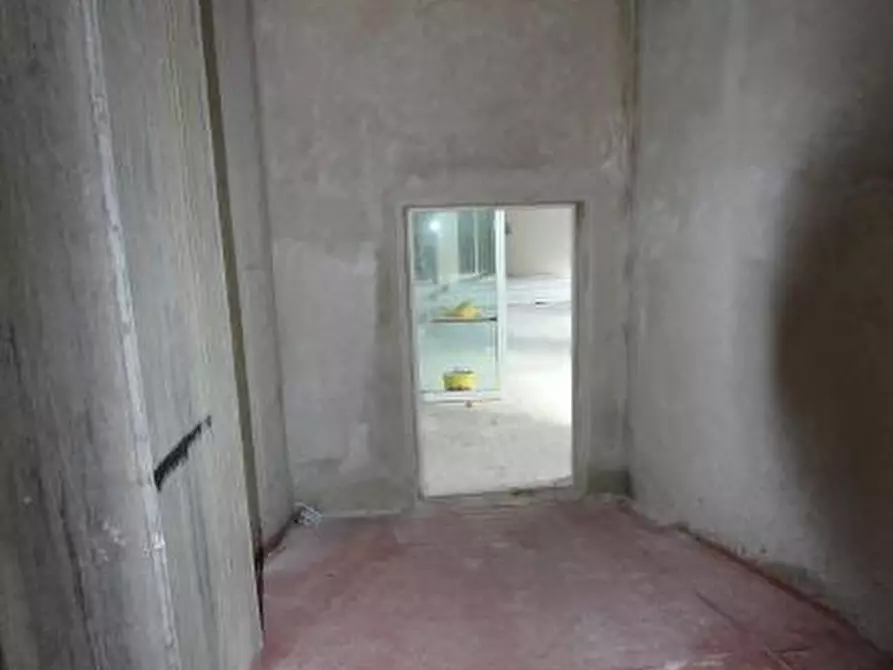 Immagine 19 di Locale commerciale in affitto  in VIA PASQUALE ROSSI a Cosenza