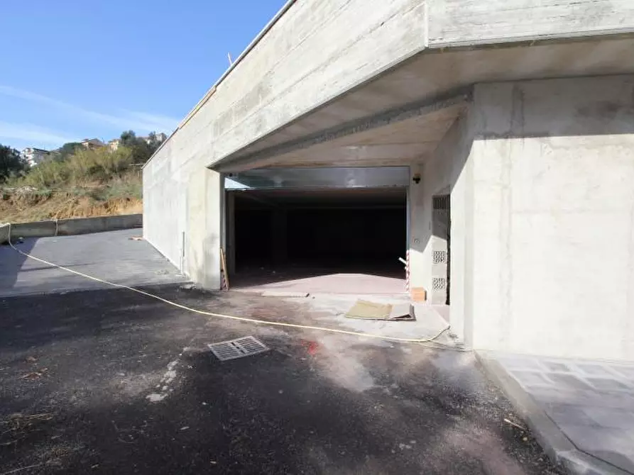 Immagine 15 di Locale commerciale in affitto  in VIA PASQUALE ROSSI a Cosenza