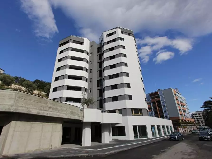 Immagine 2 di Locale commerciale in affitto  in VIA PASQUALE ROSSI a Cosenza