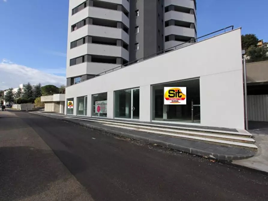 Immagine 3 di Locale commerciale in affitto  in VIA PASQUALE ROSSI a Cosenza