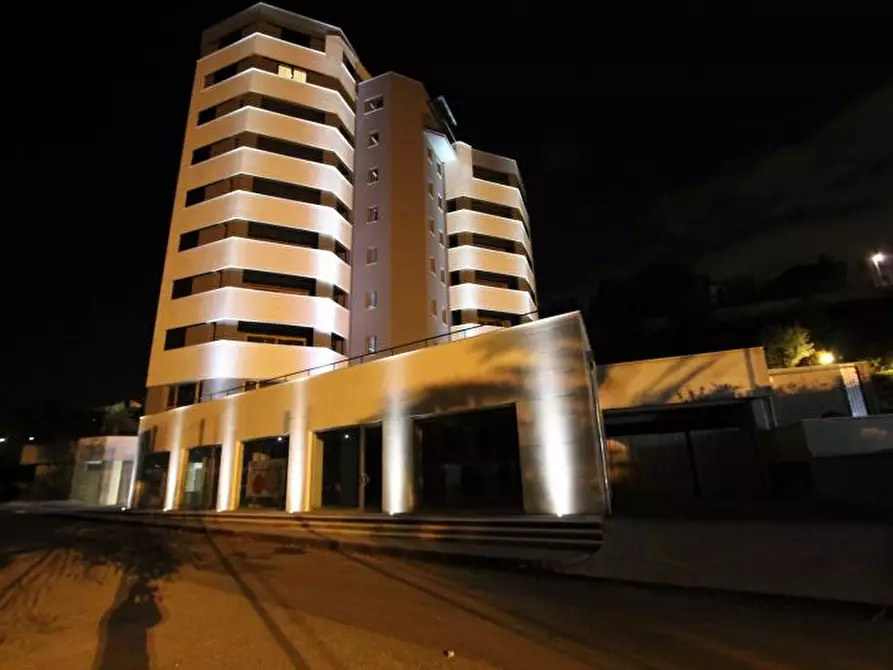 Immagine 4 di Locale commerciale in affitto  in VIA PASQUALE ROSSI a Cosenza