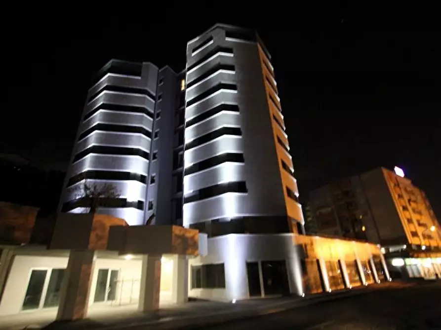 Immagine 5 di Locale commerciale in affitto  in VIA PASQUALE ROSSI a Cosenza