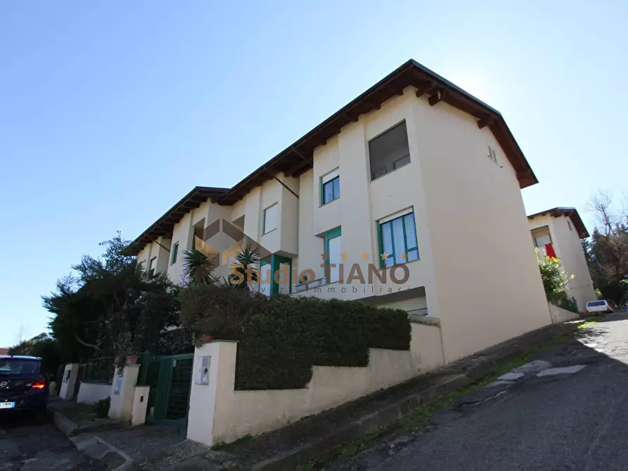 Immagine 2 di Villetta a schiera in vendita  in VIA  BENIAMINO CELLINI a Rende