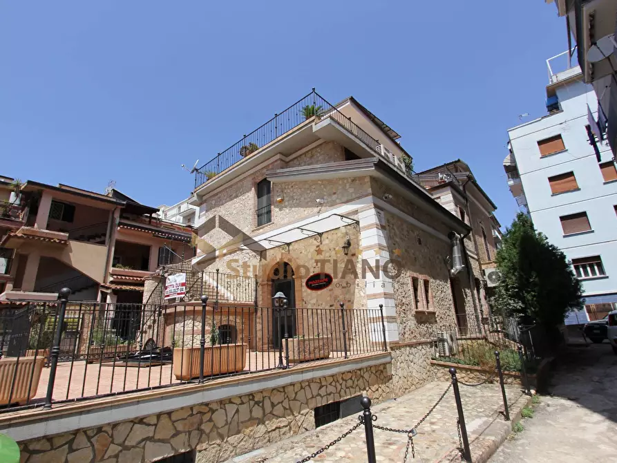 Immagine 3 di Locale commerciale in affitto  in VIA CAPODEROSE a Cosenza