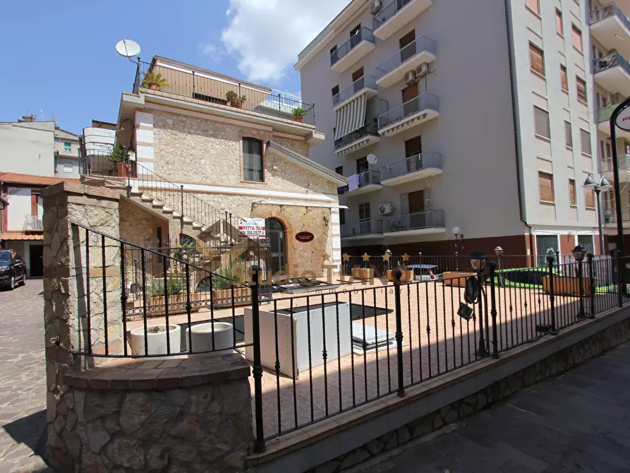 Immagine 5 di Locale commerciale in affitto  in VIA CAPODEROSE a Cosenza