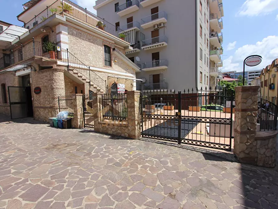 Immagine 4 di Locale commerciale in affitto  in VIA CAPODEROSE a Cosenza