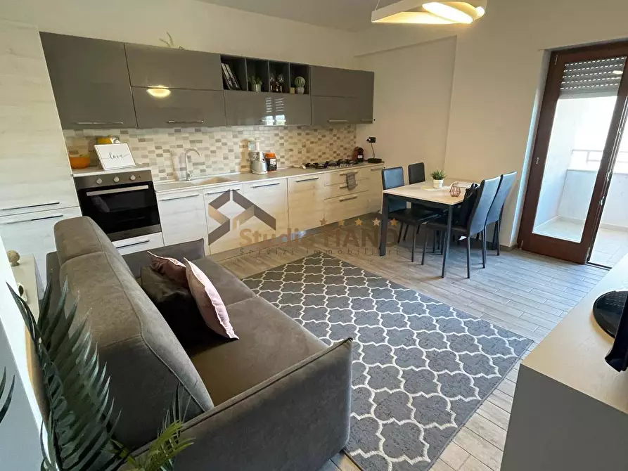 Immagine 5 di Appartamento in vendita  in VIA PIO LA TORRE a Crotone