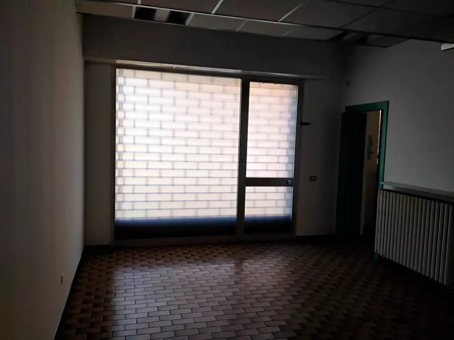 Immagine 9 di Locale commerciale in affitto  in via gramsci a Casale Litta