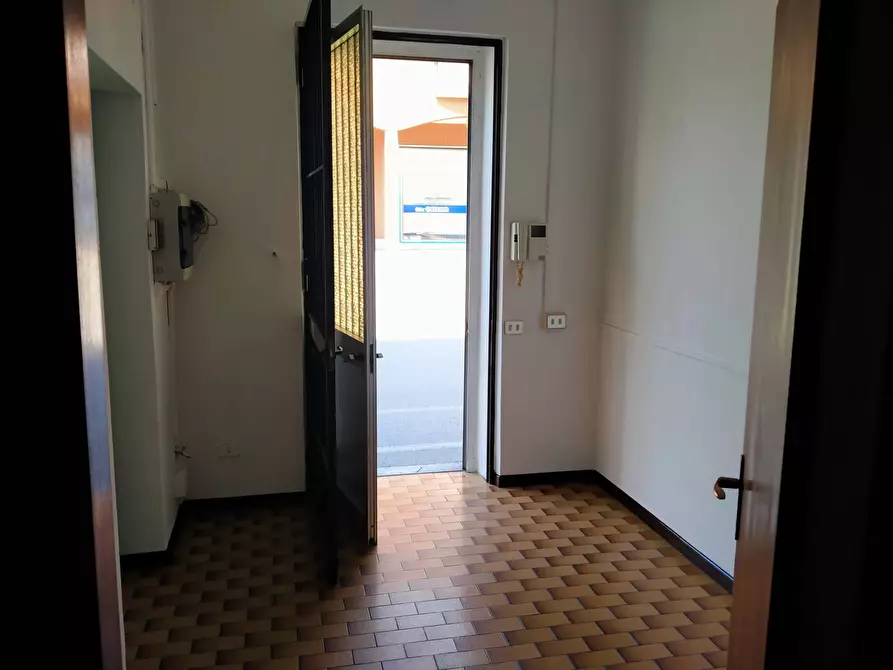 Immagine 17 di Locale commerciale in affitto  in via gramsci a Casale Litta