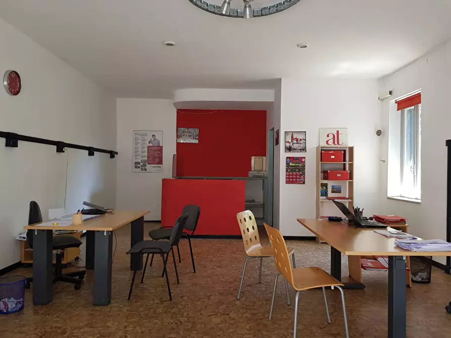 Immagine 4 di Locale commerciale in vendita  in Roma a Lonate Pozzolo