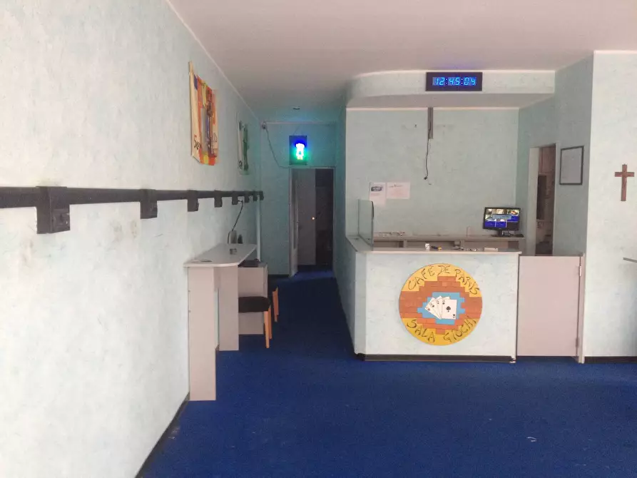 Immagine 6 di Locale commerciale in vendita  in Roma a Lonate Pozzolo