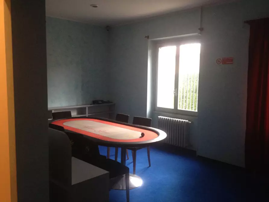 Immagine 9 di Locale commerciale in vendita  in Roma a Lonate Pozzolo