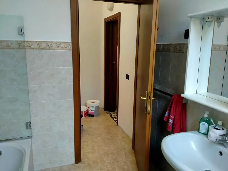 Immagine 27 di Villa in vendita  in caduti angeresi a Angera