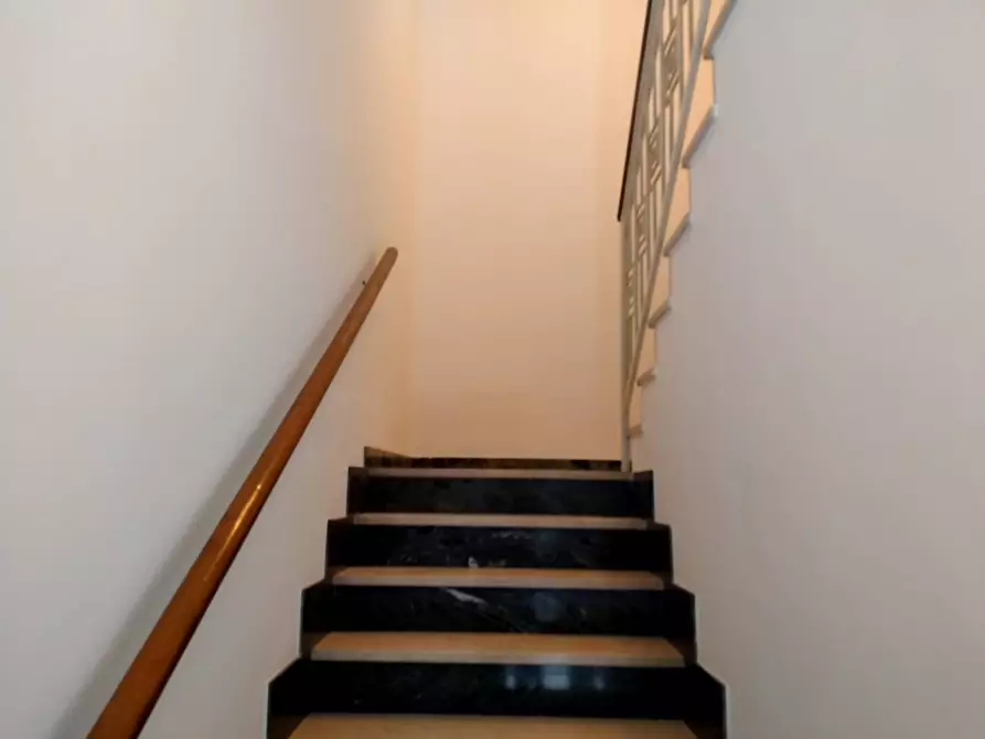 Immagine 20 di Villa in vendita  in caduti angeresi a Angera