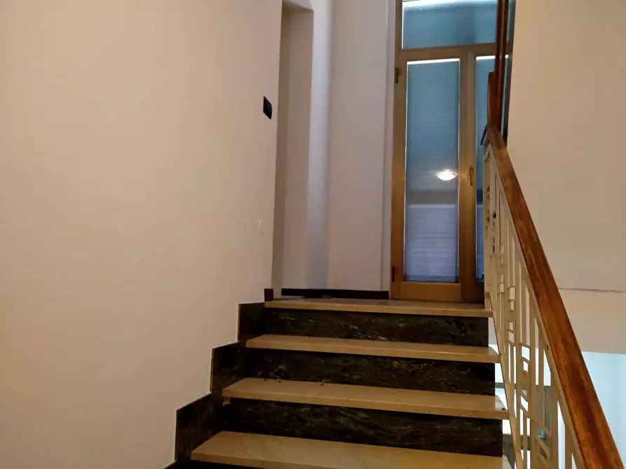 Immagine 22 di Villa in vendita  in caduti angeresi a Angera