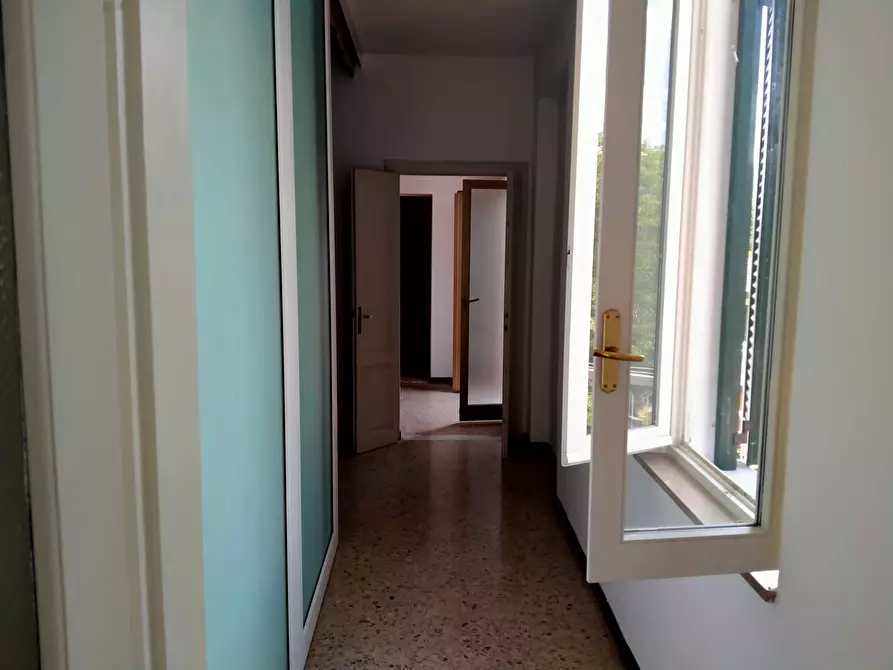 Immagine 24 di Villa in vendita  in caduti angeresi a Angera