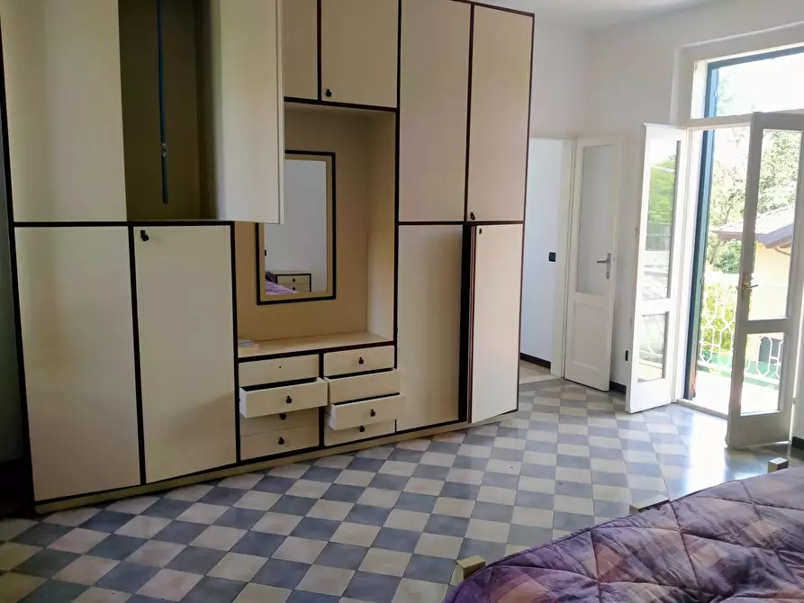 Immagine 30 di Villa in vendita  in caduti angeresi a Angera