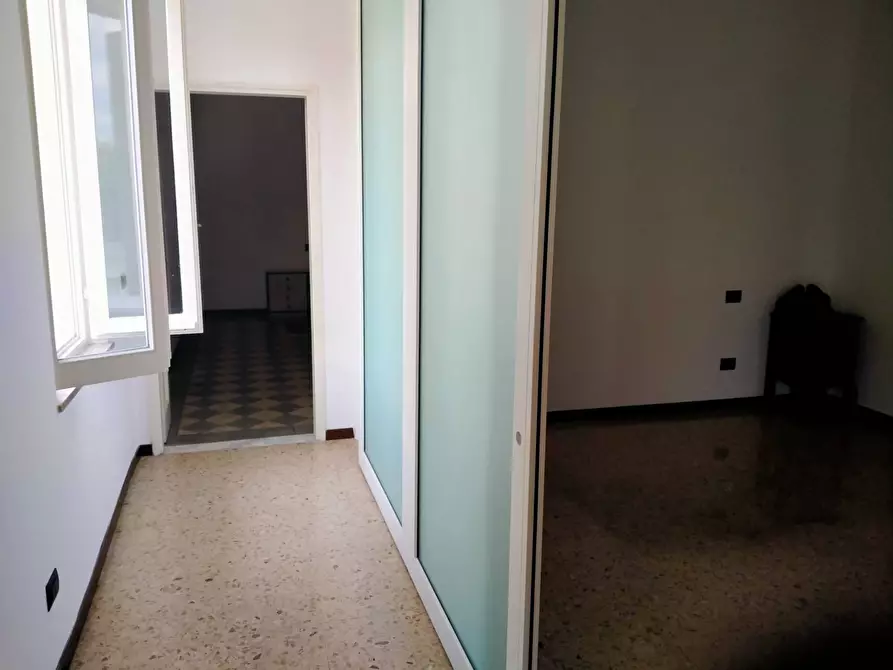 Immagine 28 di Villa in vendita  in caduti angeresi a Angera