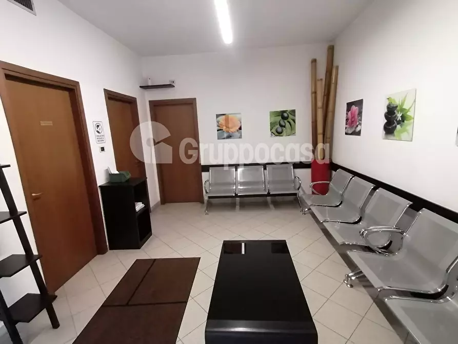 Immagine 2 di Locale commerciale in affitto  in Via Fornaroli a Magenta