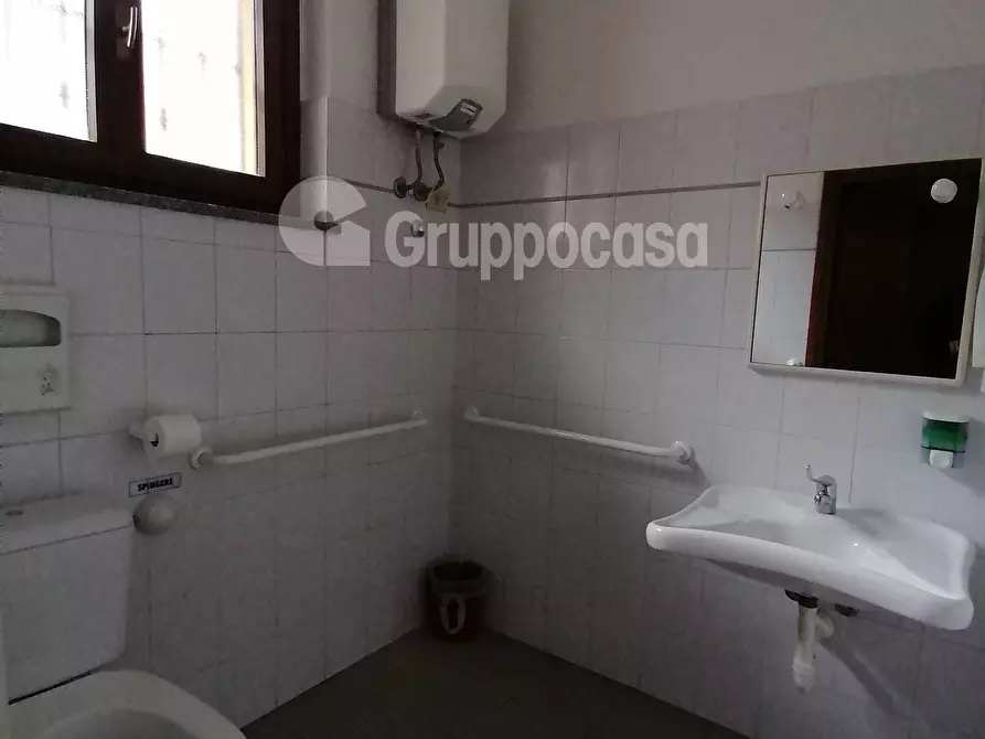 Immagine 14 di Locale commerciale in affitto  in Via Fornaroli a Magenta