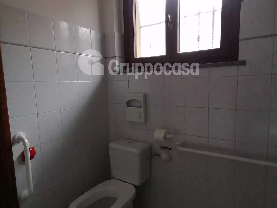 Immagine 16 di Locale commerciale in affitto  in Via Fornaroli a Magenta