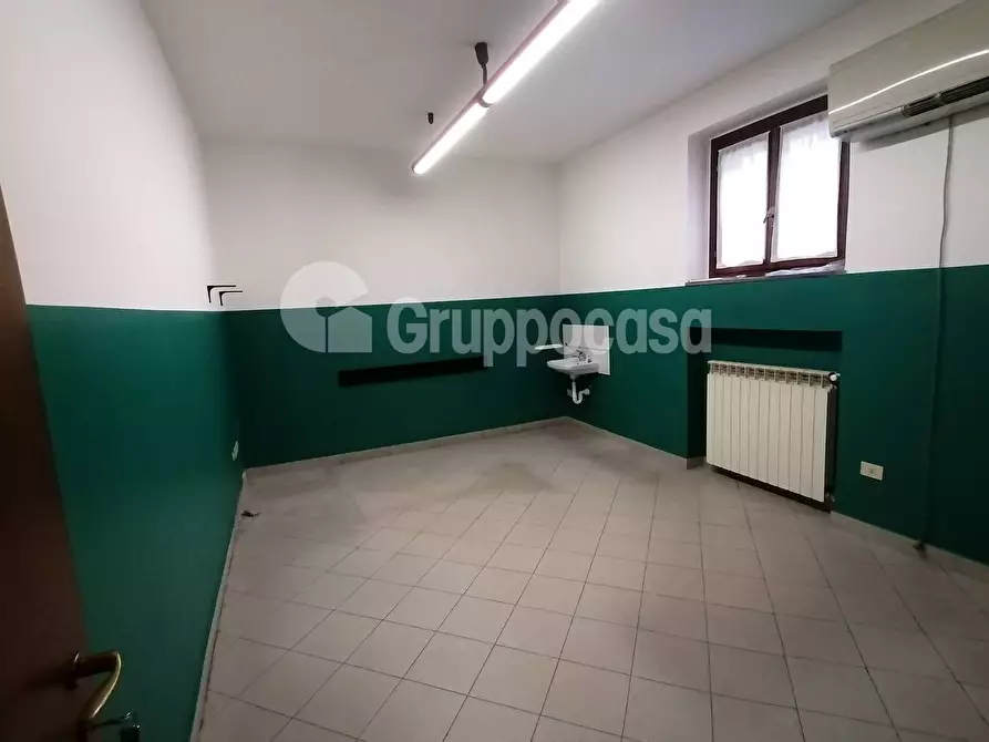 Immagine 6 di Locale commerciale in affitto  in Via Fornaroli a Magenta